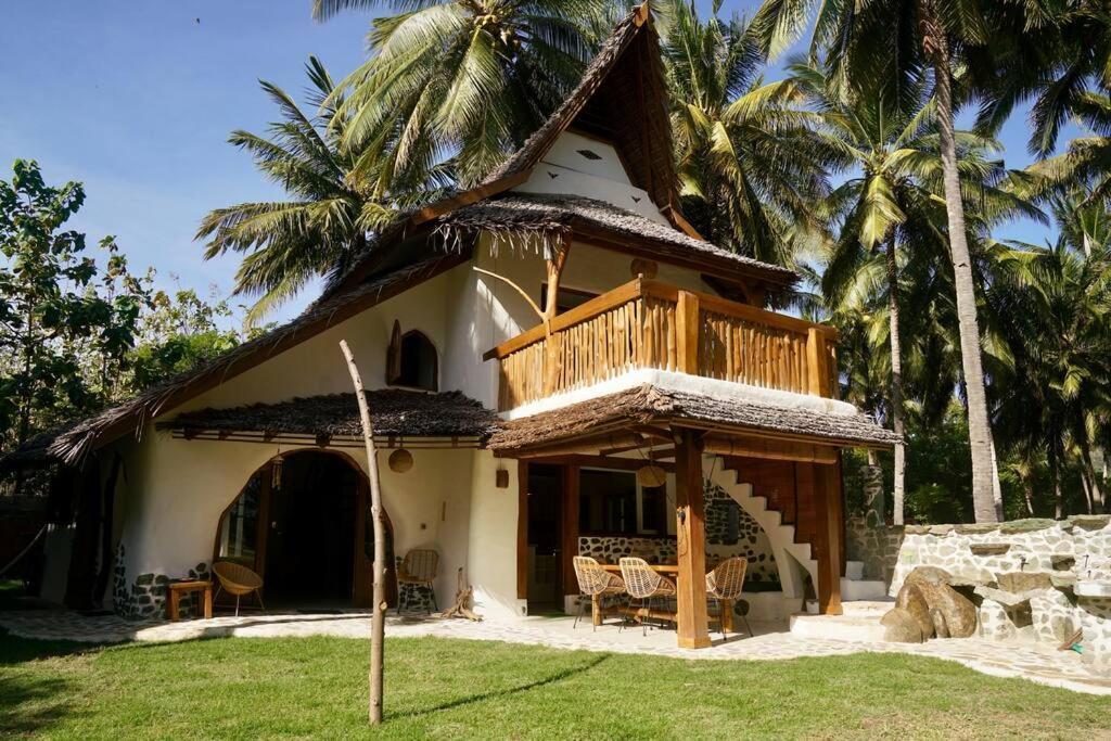 Beach-Front Sumbawa Surf House Lemonga Eksteriør bilde