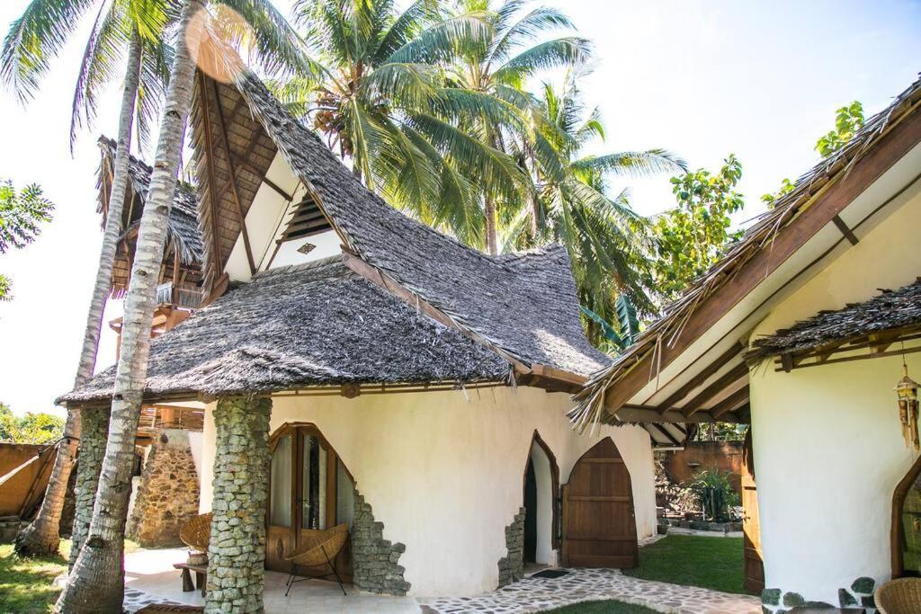 Beach-Front Sumbawa Surf House Lemonga Eksteriør bilde
