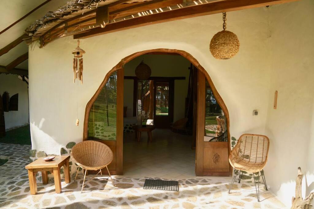 Beach-Front Sumbawa Surf House Lemonga Eksteriør bilde