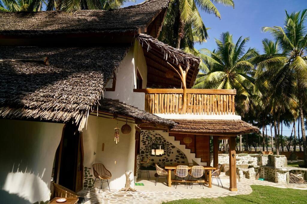 Beach-Front Sumbawa Surf House Lemonga Eksteriør bilde