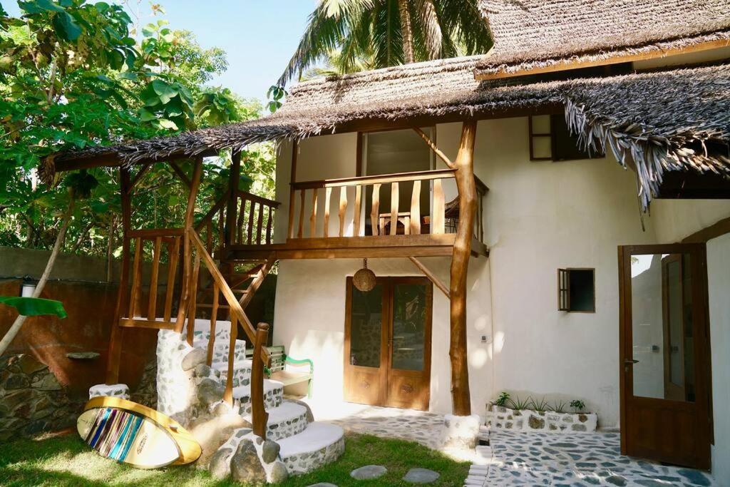 Beach-Front Sumbawa Surf House Lemonga Eksteriør bilde