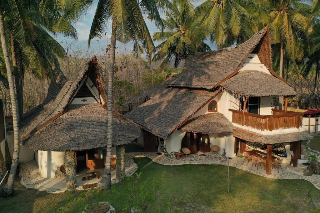 Beach-Front Sumbawa Surf House Lemonga Eksteriør bilde